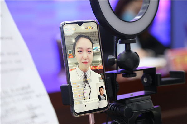 現(xiàn)場(chǎng)連線(xiàn)企業(yè)領(lǐng)導(dǎo)