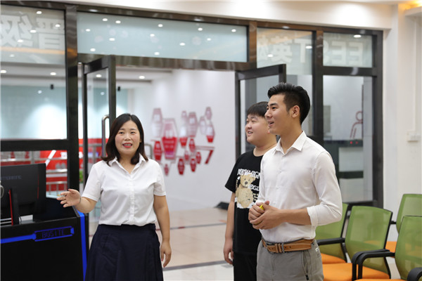 參觀電競對戰(zhàn)館