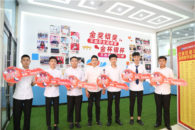 世界“競(jìng)”在手中