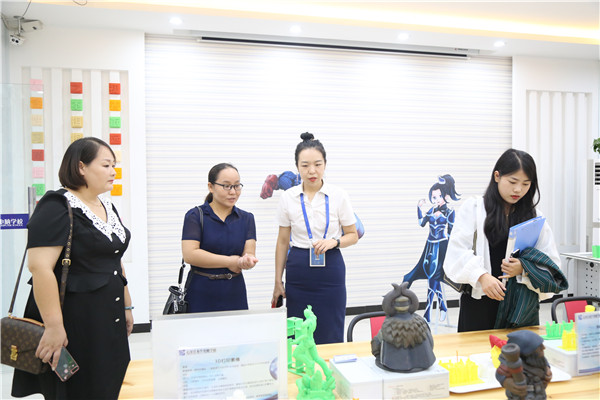 參觀實訓(xùn)中心