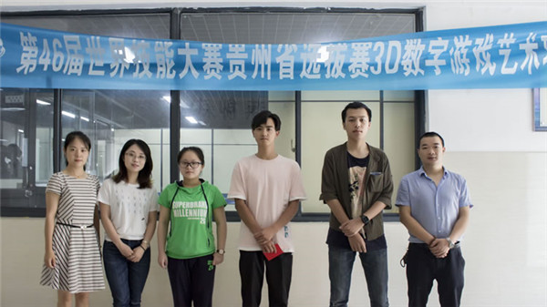 圖二、選拔賽決賽晉級(jí)成員和指導(dǎo)老師合影留念