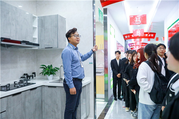 參觀學(xué)習(xí)