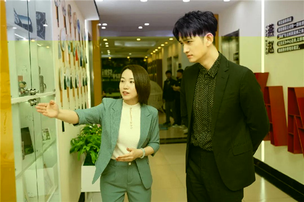 馬可參觀文創(chuàng)作品展